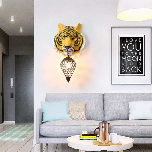 Aplique de pared DecorBites™ estilo campestre con forma de tigre para habitación infantil - Resina amarilla/gris con pantalla de cristal transparente y 1 bombilla