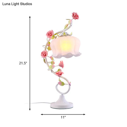 مصباح طاولة بجانب السرير من الزجاج على شكل زهرة ريفية - لمبة واحدة، إضاءة وردية/زرقاء/خضراء لغرفة النوم