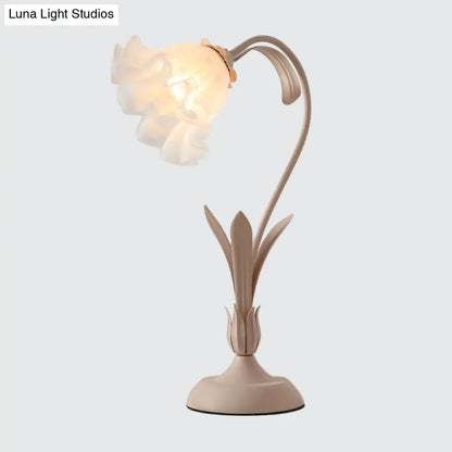 مصباح ليلي ريفي من الزجاج المُعتّق - على شكل زهرة، ضوء واحد، إضاءة طاولة غرفة الأطفال (وردي/أخضر)