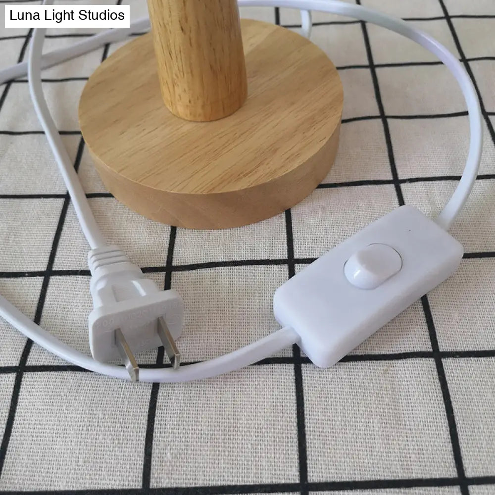 مصباح طاولة ليلية من حبل ريفي مع غطاء مخروطي مصنوع يدويًا