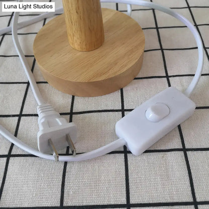 مصباح طاولة ليلية من حبل ريفي مع غطاء مخروطي مصنوع يدويًا