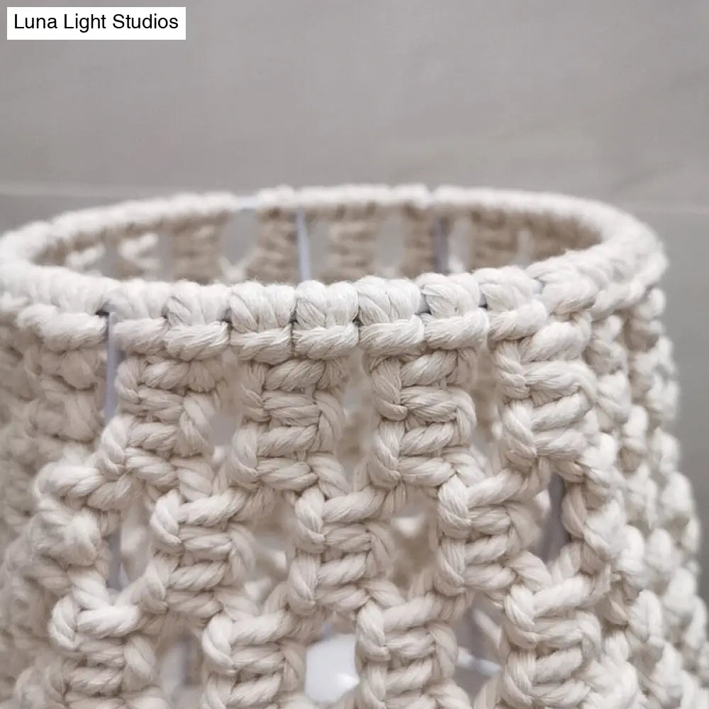 مصباح طاولة ليلية من حبل ريفي مع غطاء مخروطي مصنوع يدويًا