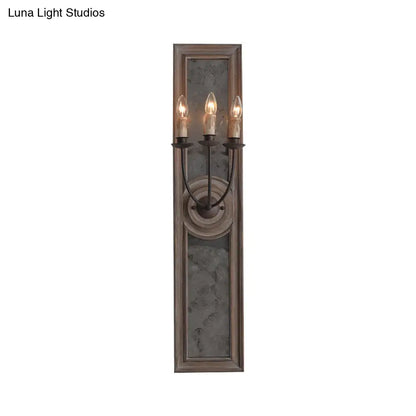 مصباح حائطي على شكل شمعدان بثلاثة مصابيح على طراز ريفي مع تفاصيل مرآة باللون البني
