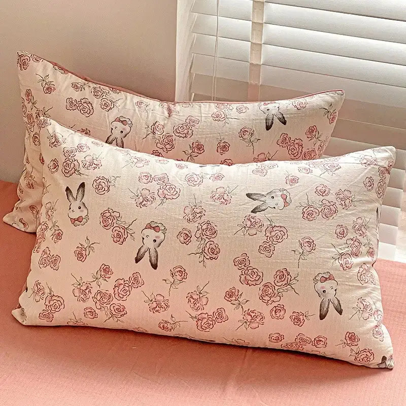 Cream-colored cotton pillowcases with pink rose and bunny decorbites cartoon pattern for bedding set bedroom use