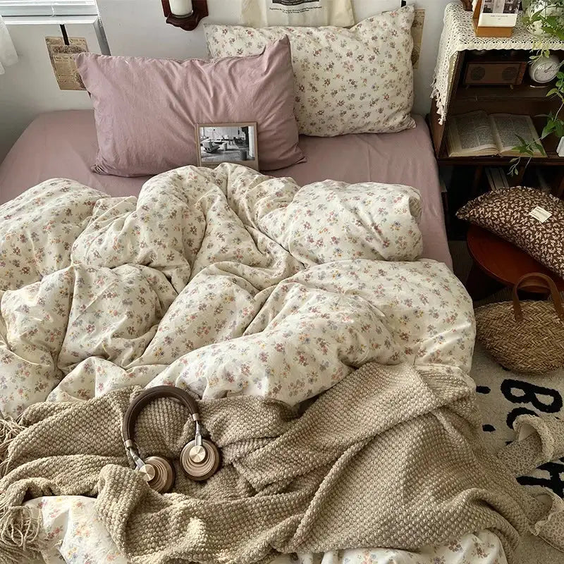 Cream cartoon bear pattern printed bedding set featuring a cream-colored floral duvet cover with soft textured weave decorbites cartoon pattern