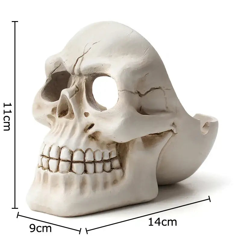 Creative skull ashtray made of off-white resin with realistic cracks and textured teeth for living room smoking gifts