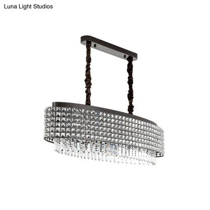 Lámpara de isla oblonga DecorBites™ con incrustaciones de cristal y diseño moderno de 5 luces en acabado negro.