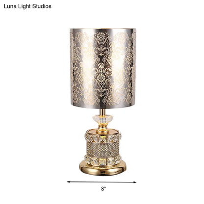 مصباح طاولة بجانب السرير من الكريستال الذهبي مع تفاصيل زهرة/شجرة، مثالي لغرفة النوم، بتصميم تقليدي