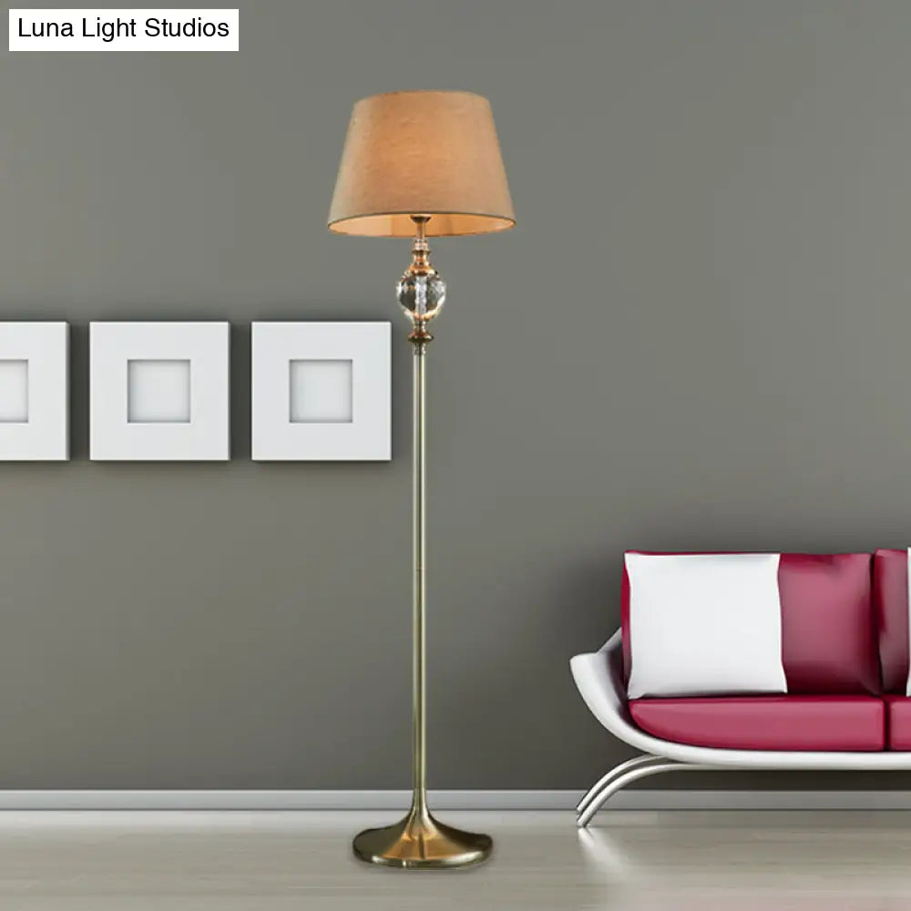 مصباح كريستالي قائم بغطاء مطوي/مدبب: مصباح أرضي تقليدي لغرفة المعيشة للقراءة