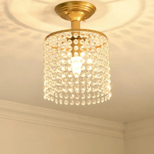 Lámpara de techo semiempotrada DecorBites™ Crystal Strand de 1 luz, color dorado: diseño cilíndrico sencillo para iluminación cercana al techo.