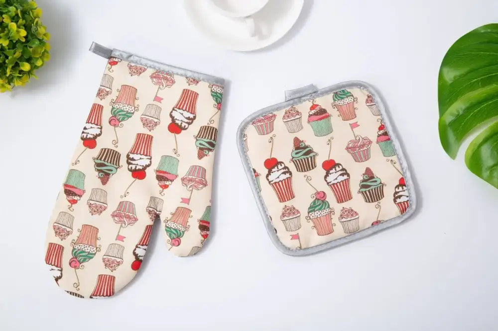 Cupcake print cotton kitchen baking gloves and pot holder set with red green and pink icing on beige fabric material