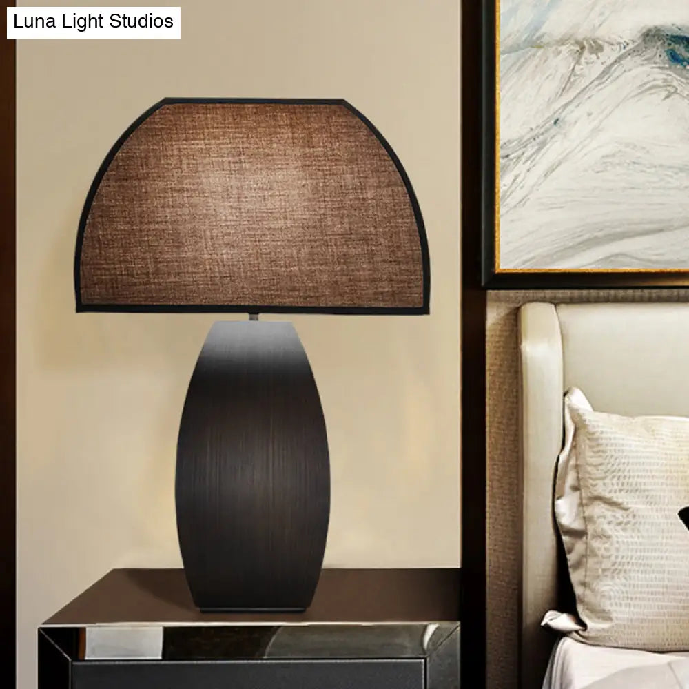 مصباح مكتبي صغير بإضاءة منحنية للمهام باللون الرمادي وقاعدة معدنية - تصميم قماشي عصري