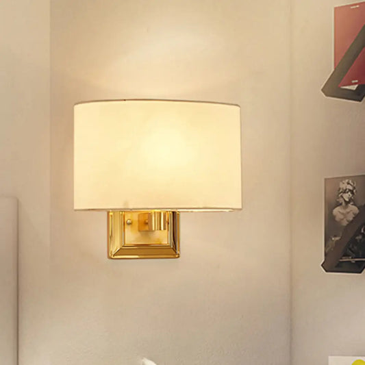 Lámpara de pared curva DecorBites™: Aplique minimalista de 1 luz, acabado cromado/dorado para comedor