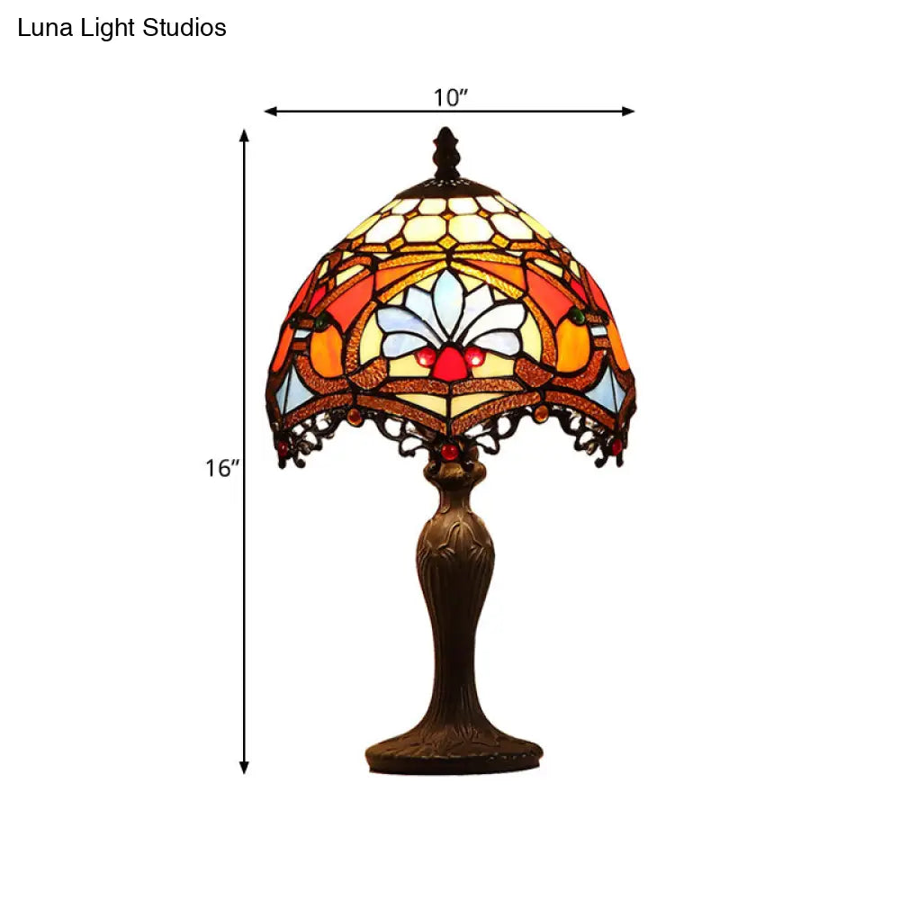 مصباح طاولة لغرفة المعيشة على طراز تيفاني باللون البني الداكن مع غطاء زجاجي مطلي بقطع ببغاء
