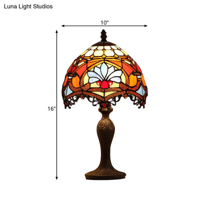 مصباح طاولة لغرفة المعيشة على طراز تيفاني باللون البني الداكن مع غطاء زجاجي مطلي بقطع ببغاء