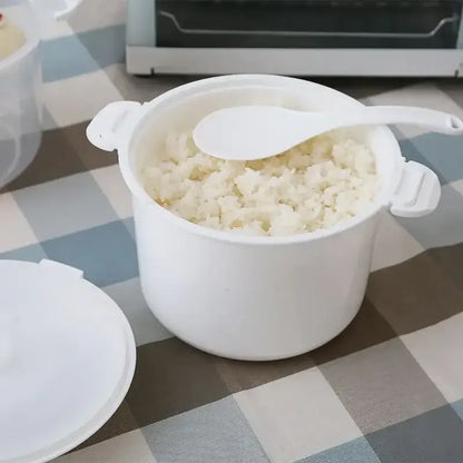 White plastic cooking pot with integrated handle and spoon for decorbites™ 6-in-1 cooking use