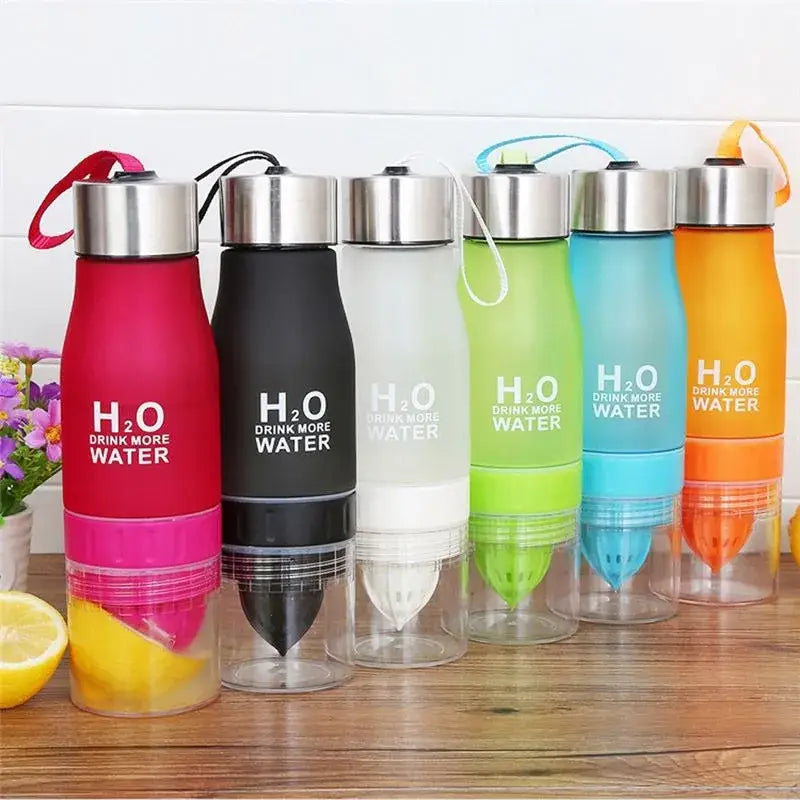 Decorbites™ 650ml infuser water bottles with colorful silicone and stainless steel and built-in citrus juicers for refreshing hydration