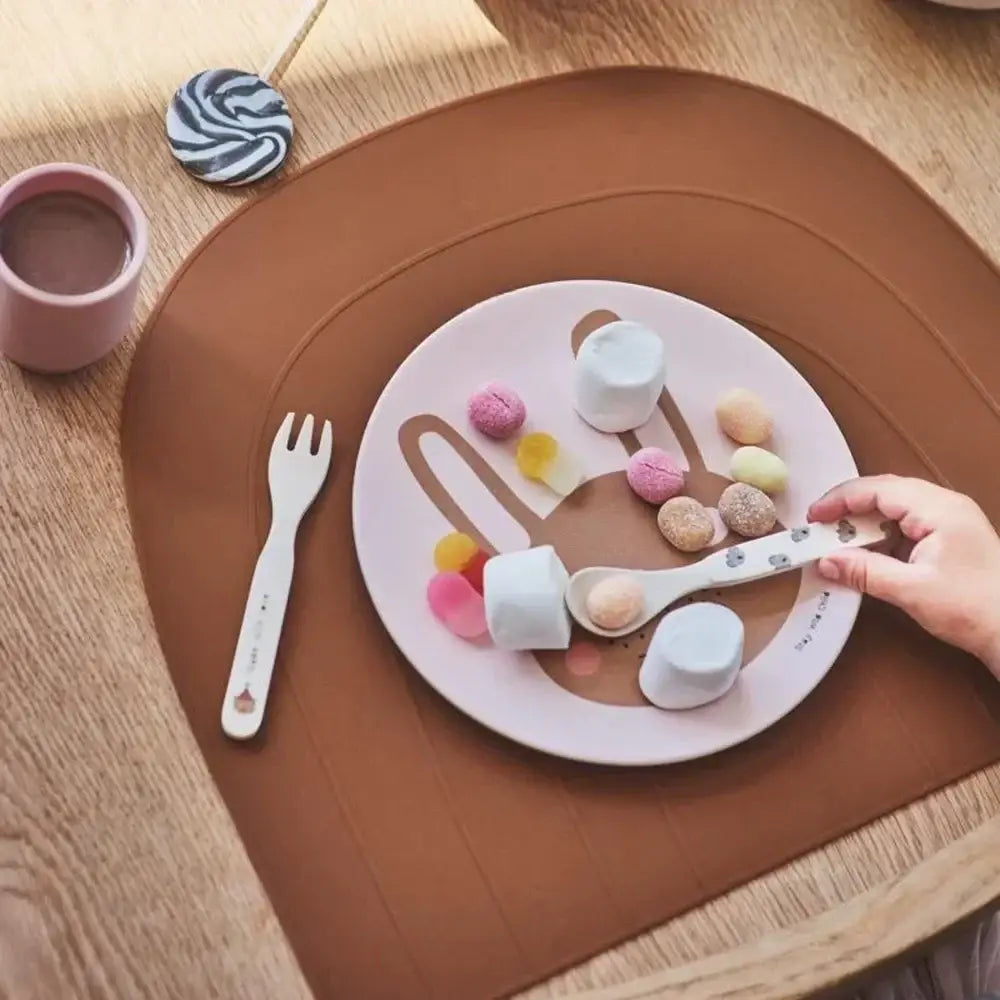 Pink bunny-shaped animal print bamboo fiber plate with white marshmallows and colorful candies for tableware use