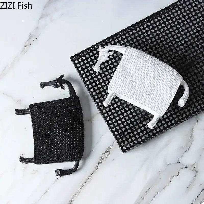 White and black giraffe-shaped woven texture coasters paired with decorbites armored warhorse desk decoration