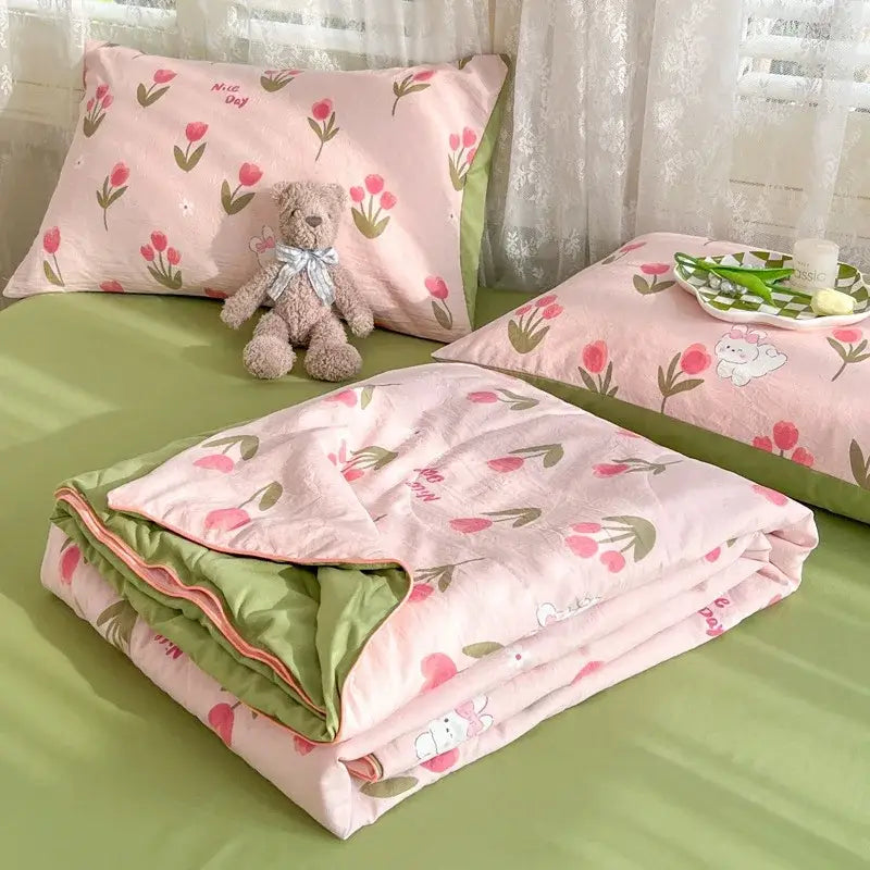 Decorbites cartoon summer cream teddy bear cotton blanket with pink and green tulip-patterned plush quilt texture