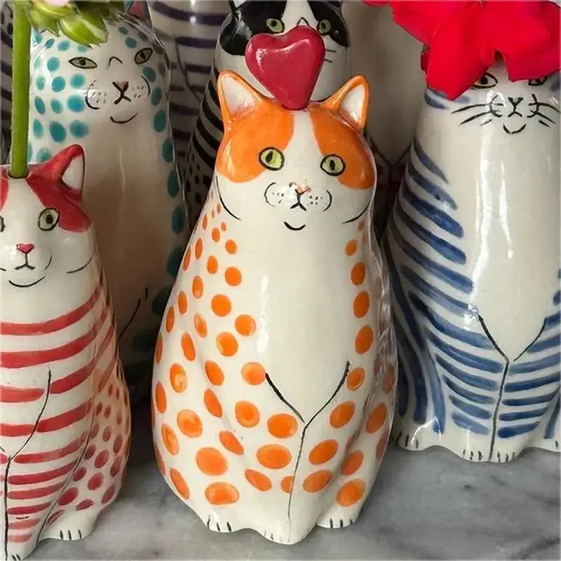 DecorBites™ cat vase in orange and white polka dot resin with a red heart atop, perfect as a dot cat flower bud vase