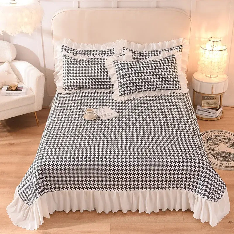 Decorbites chiffon quilted queen size cotton bedspread with black and white houndstooth pattern and white ruffled edges