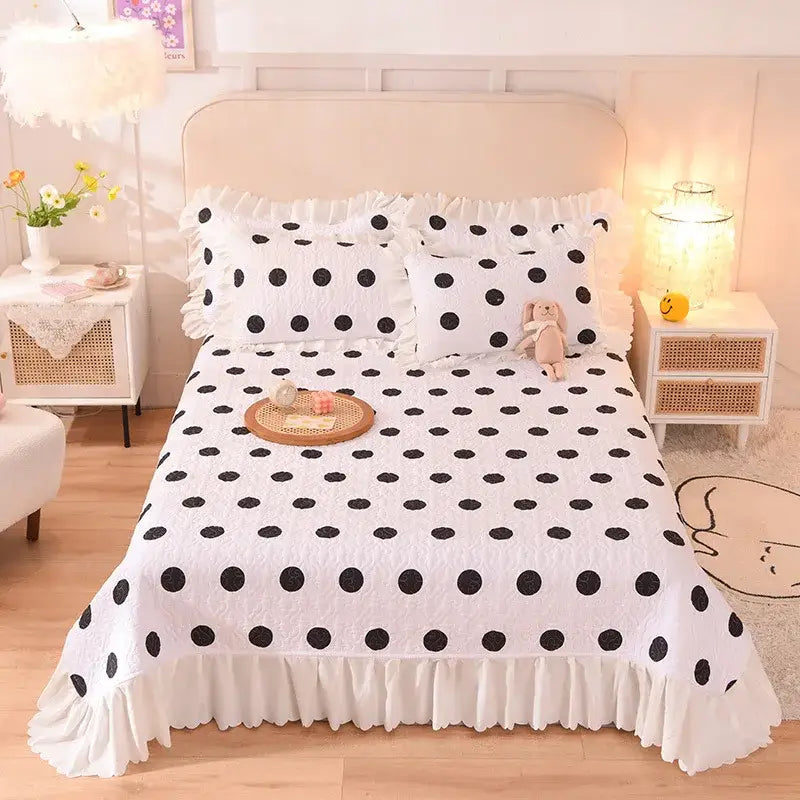 Decorbites chiffon quilted queen size cotton bedspread with white fabric black polka dots and ruffled edges