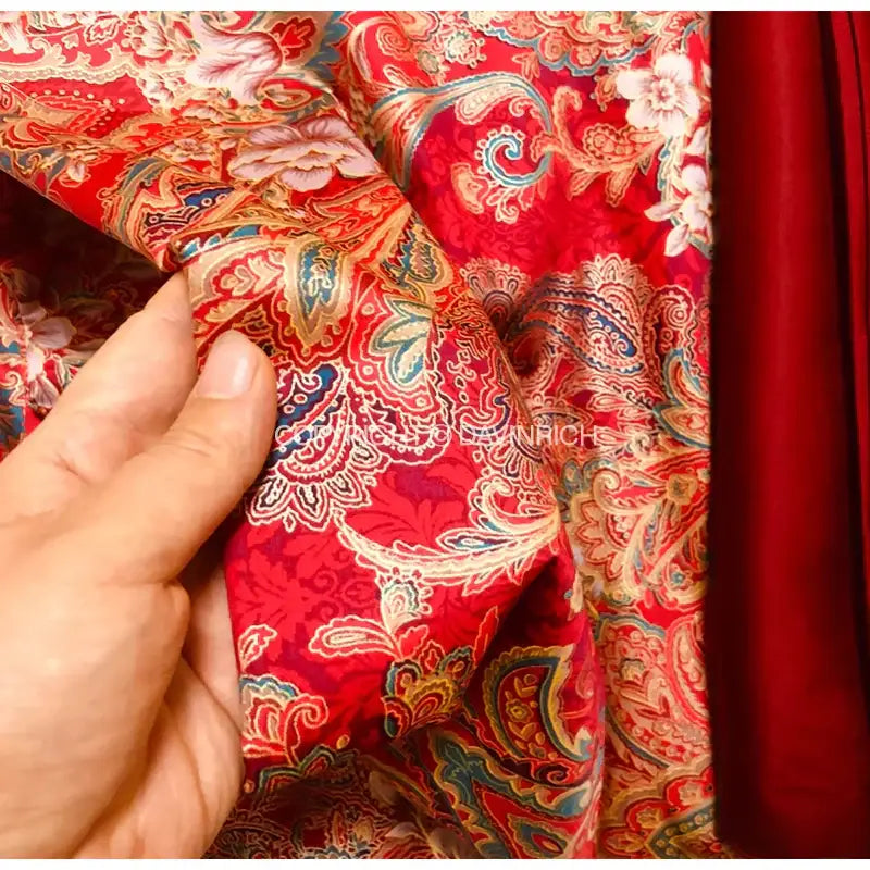 Decorbites™ chinese red satin cotton wedding duvet set featuring vibrant red silk fabric with intricate gold paisley patterns