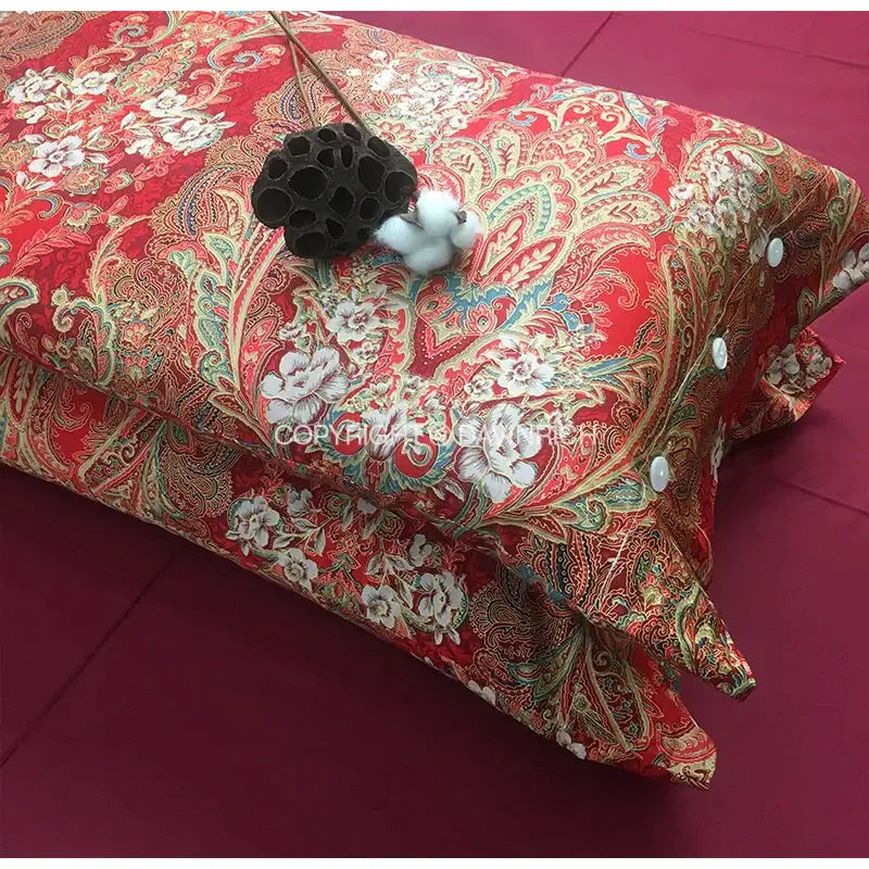 Decorbites™ chinese red satin cotton wedding duvet set with red paisley-patterned pillowcase featuring gold floral designs