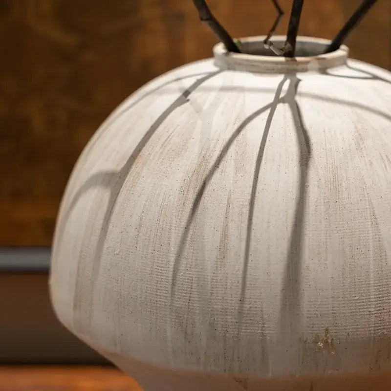 Decorbites™ retro porcelain vase in off-white with textured surface and vertical ridges for artistic home decoration
