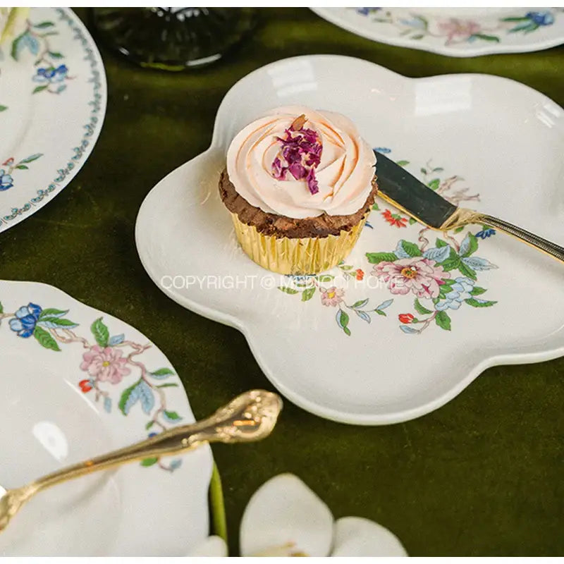 A delicate white porcelain decorbites chinoiserie floral birds dinner plate with scalloped edge and hand-painted floral design