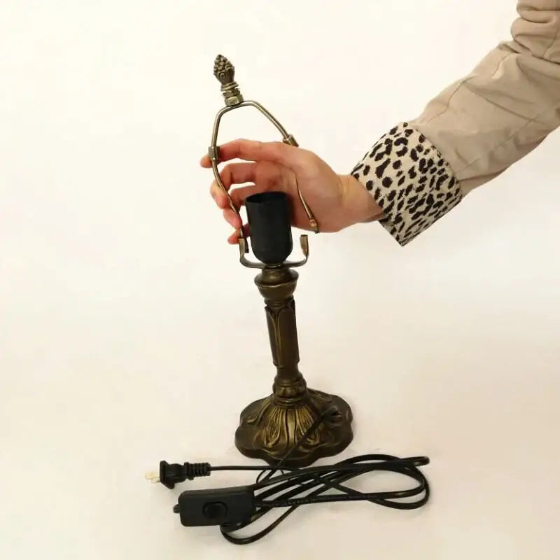Antique brass-finished e27 retro baroque led table lamp with ornate base and decorative finial for vintage decor