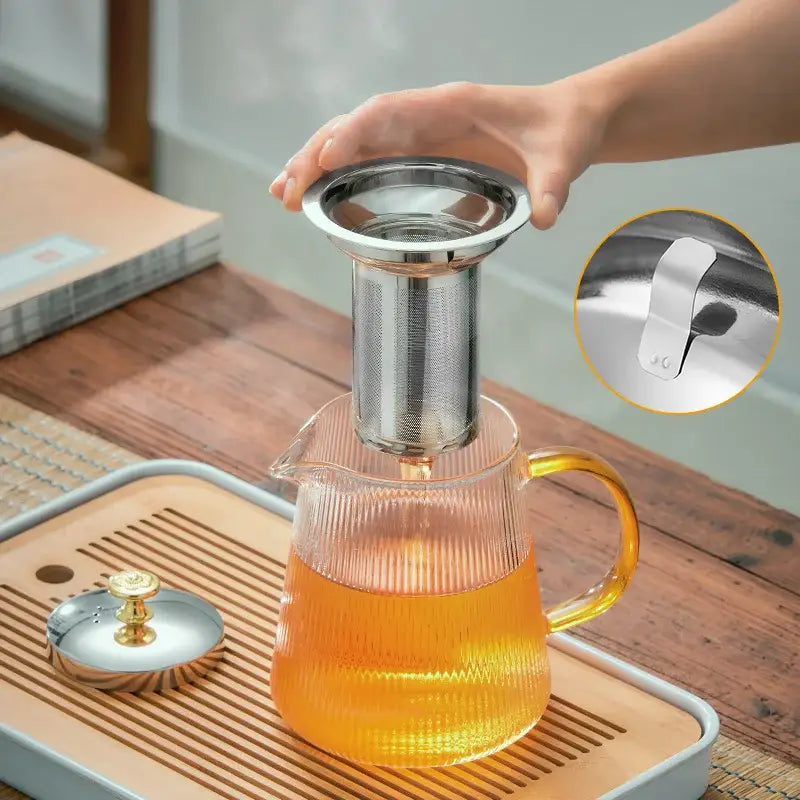 Decorbites glass teapot with ribbed texture and stainless steel infuser filled with amber liquid for home and office use