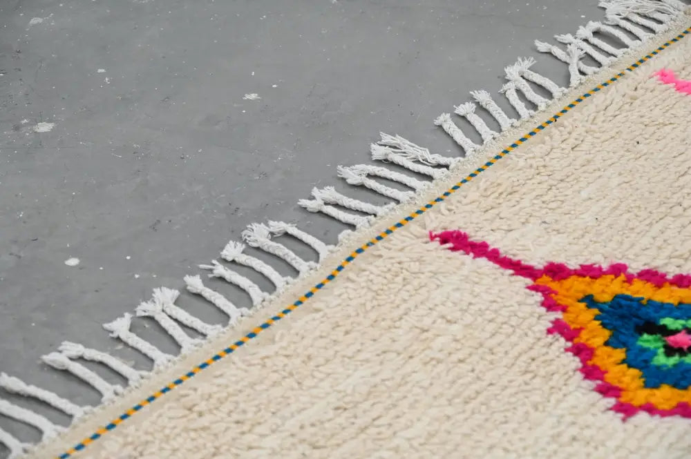 Decorbites handmade moroccan azilal rug in cream with vibrant multicolored geometric pattern and white fringe 250x148 cm