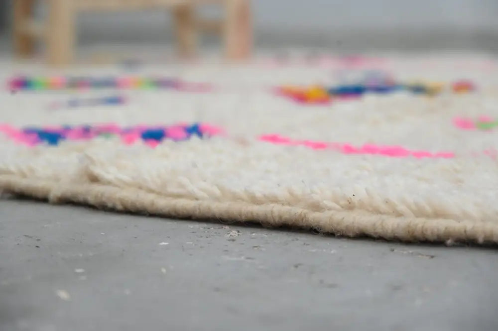 Decorbites™ handmade moroccan azilal rug white with vibrant neon pink and blue geometric patterns 250x148 cm