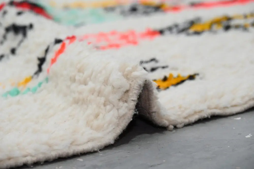 Decorbites™ handmade moroccan azilal rug 250x154cm with off-white fluffy texture and vibrant geometric patterns
