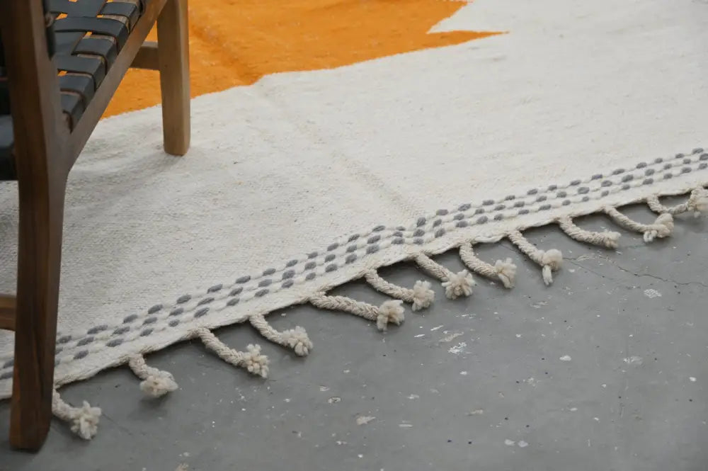 Decorbites™ handmade moroccan azilal rug 300x192 cm cream woven with gray dotted border and tasseled fringe