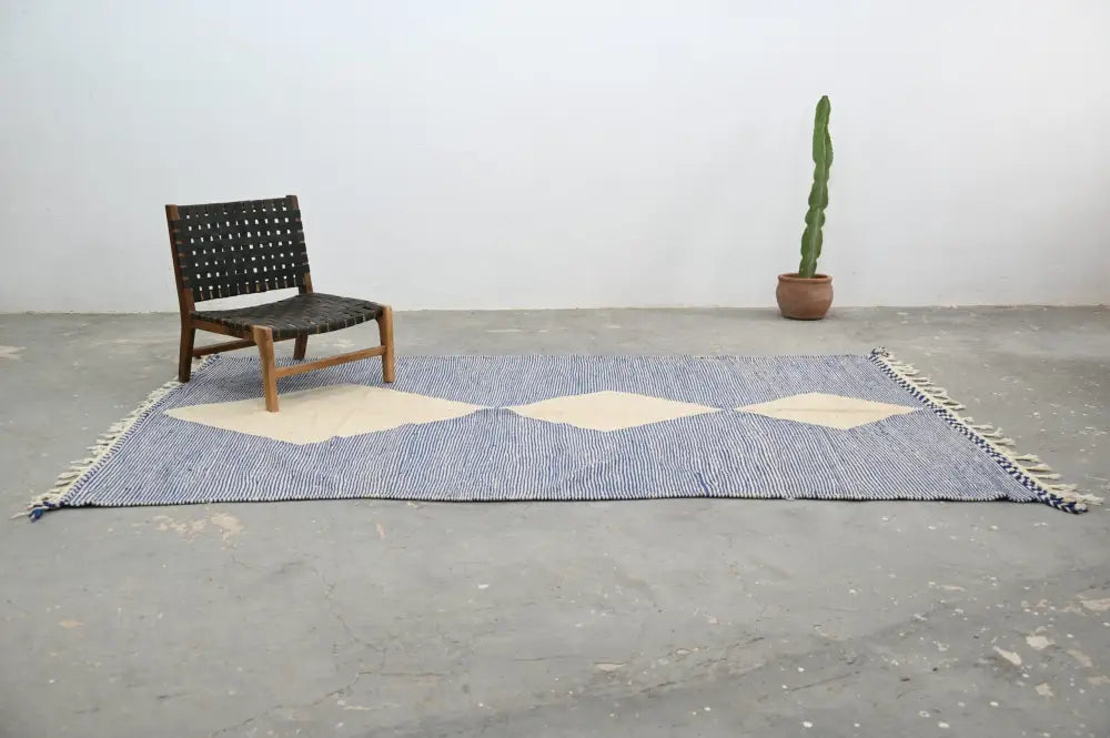 Decorbites™ handmade moroccan azilal rug 306x177cm with blue and cream diamond patterns and fringed edges