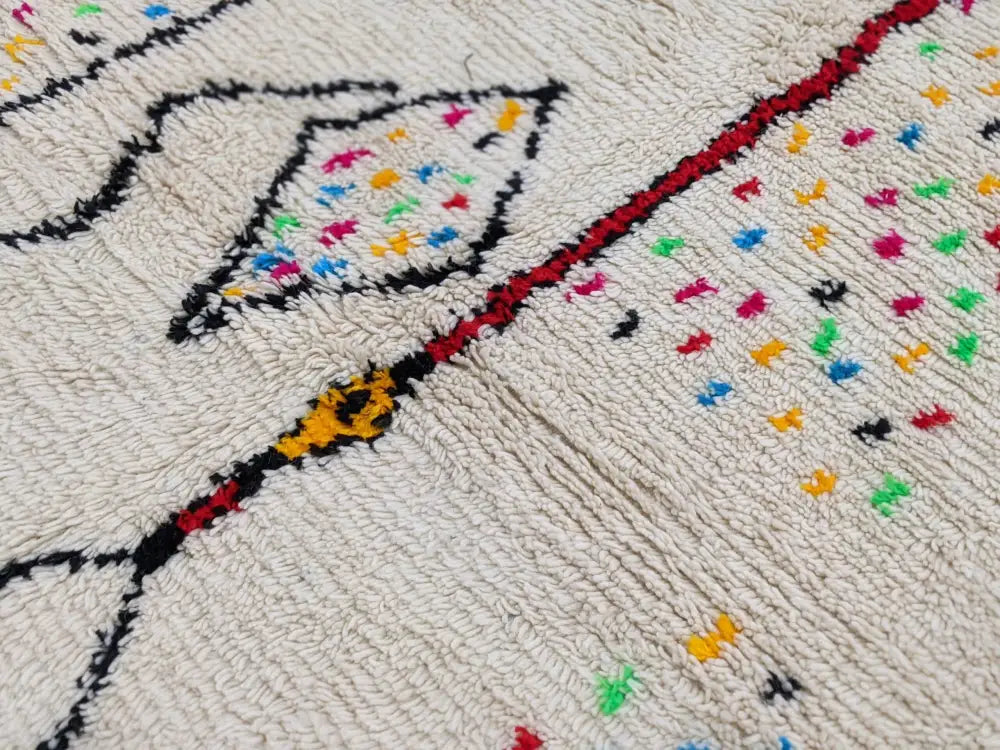 Decorbites™ handwoven moroccan azilal rug 234x147 cm cream azilal rug with black red and multicolored geometric patterns