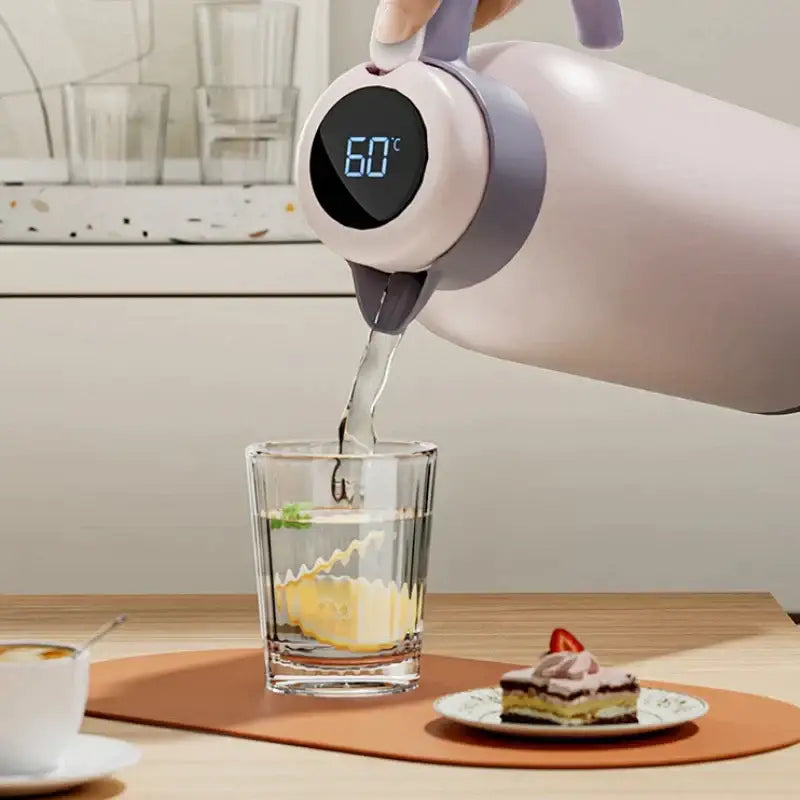 A sleek pastel lavender DecorBites™ thermo bottle with led temperature display pouring 60°c hot drink into glass