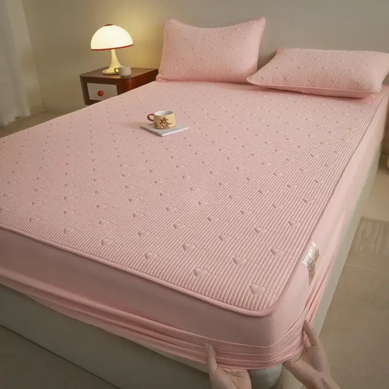 Pink quilted decorbites love pattern cotton fitted sheet single with elasticized edges for anti-slip and dustproof use