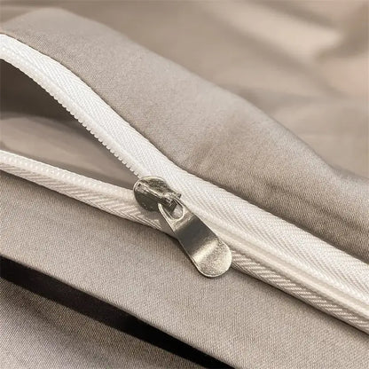 Silver zipper with metallic pull tab on decorbites™ luxurious 1000tc egyptian cotton duvet cover fabric seam