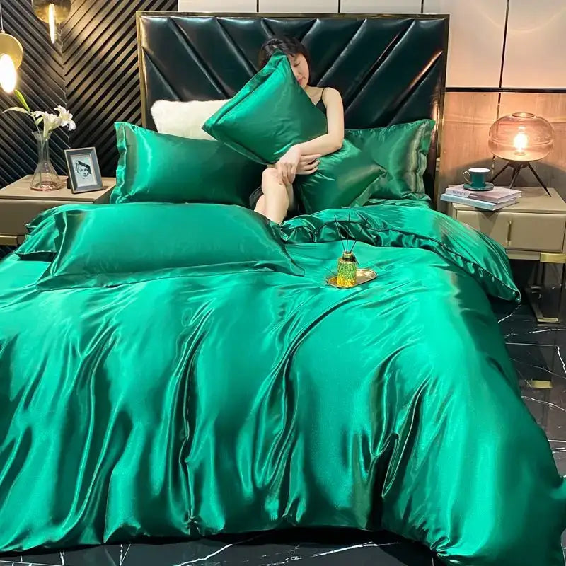 Emerald green luxurious rayon silk duvet cover with glossy satin finish in a 4 pcs duvet cover set for width bed