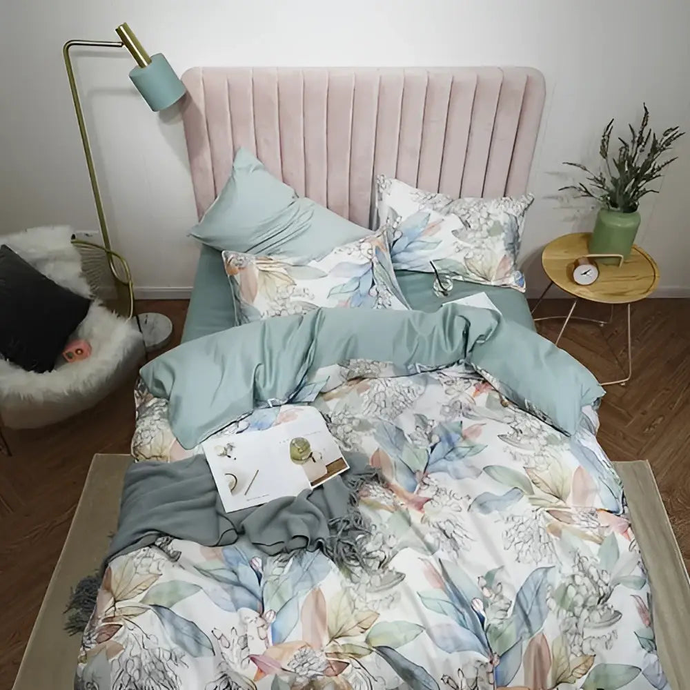 Decorbites luxury egyptian cotton duvet cover and pillowcases in pastel green and white floral satin-like fabric
