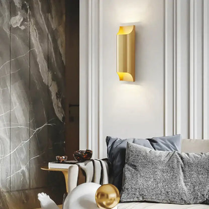 Gold-finished decorbites wall lamp with sleek curved design modern brass led wall lamp for indoor lighting