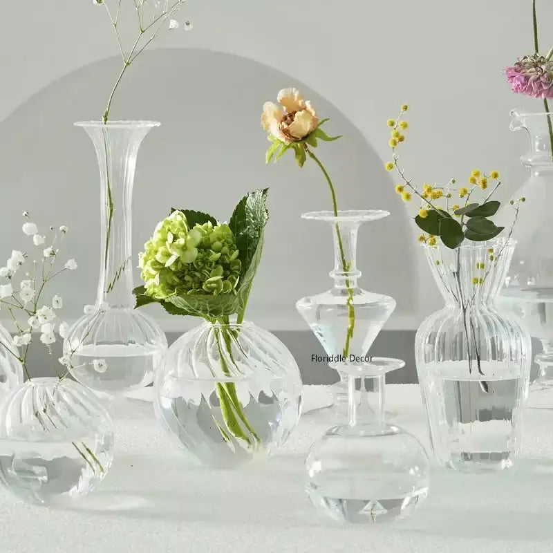 Decorbites™ modern transparent glass vases set with ribbed texture and delicate flowers to decorate root spaces