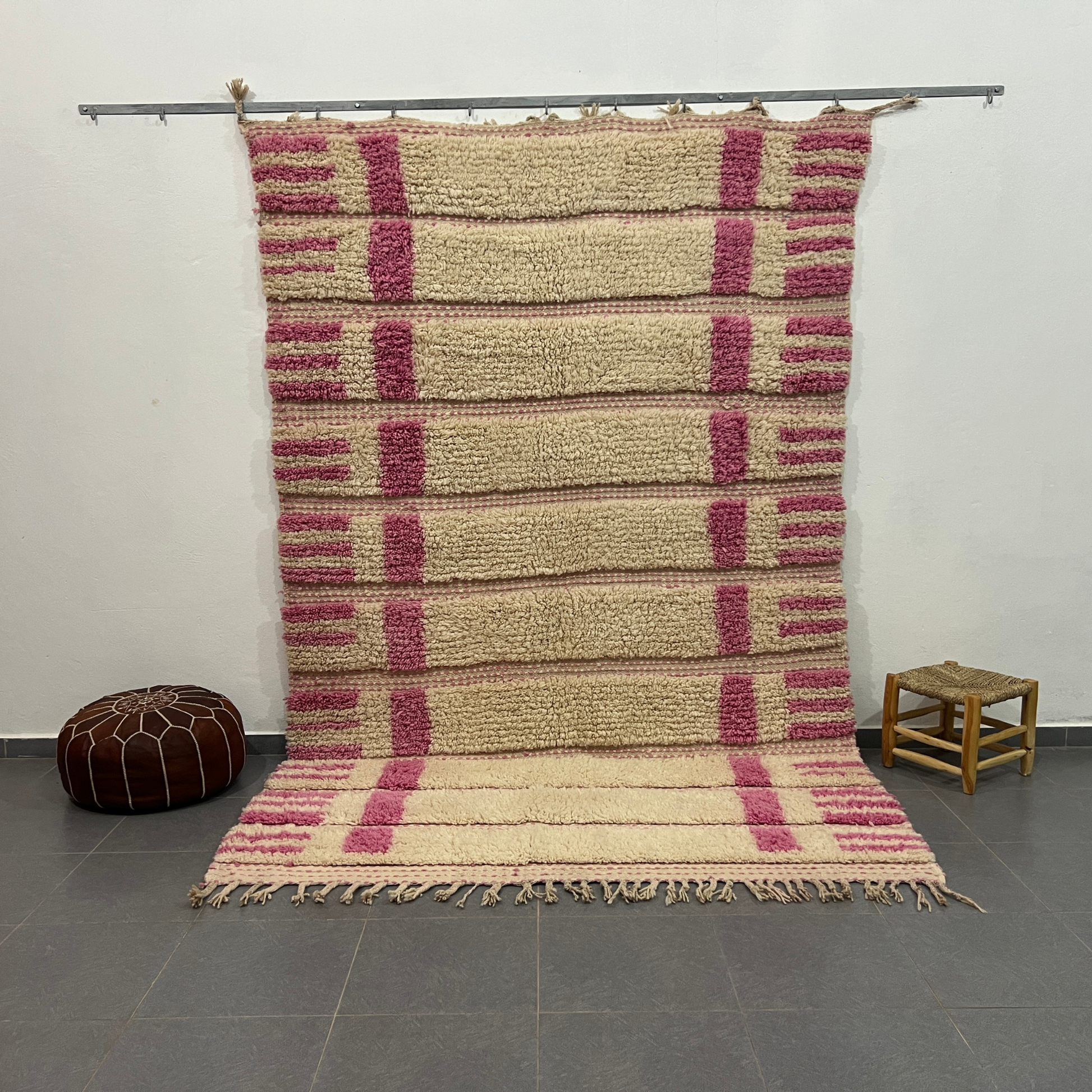 Decorbites™ moroccan handmade azilal rug 3m x 2m in cream and dusty rose natural wool with hand-knotted texture