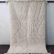 Cream-colored plush wool beni ouarain rug with textured geometric pattern and fringed edges 2.5m x 1.5m