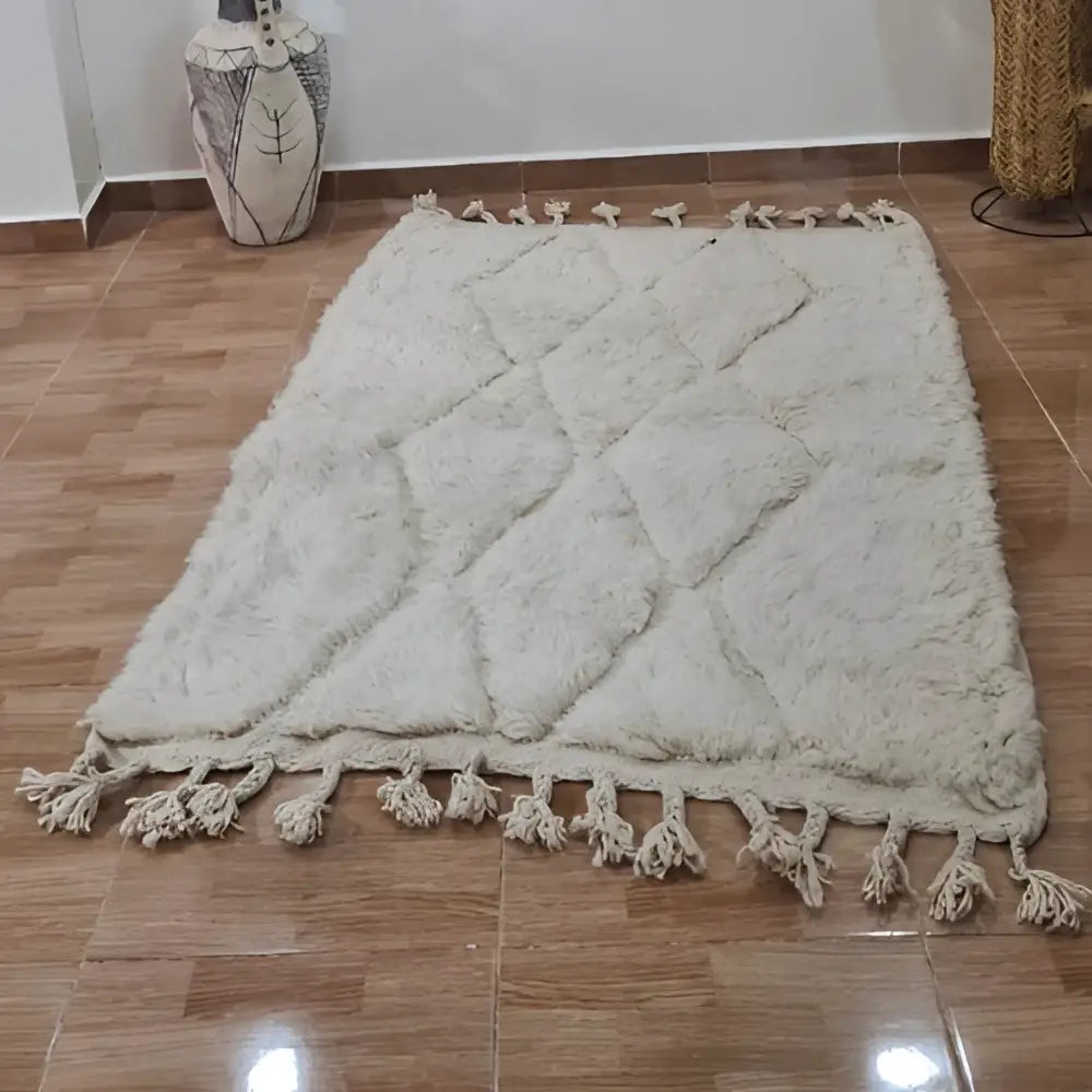 Cream-colored fluffy wool rug with diamond quilted pattern and tassels moroccan handmade beni ouarain rug 1.5m x 1m