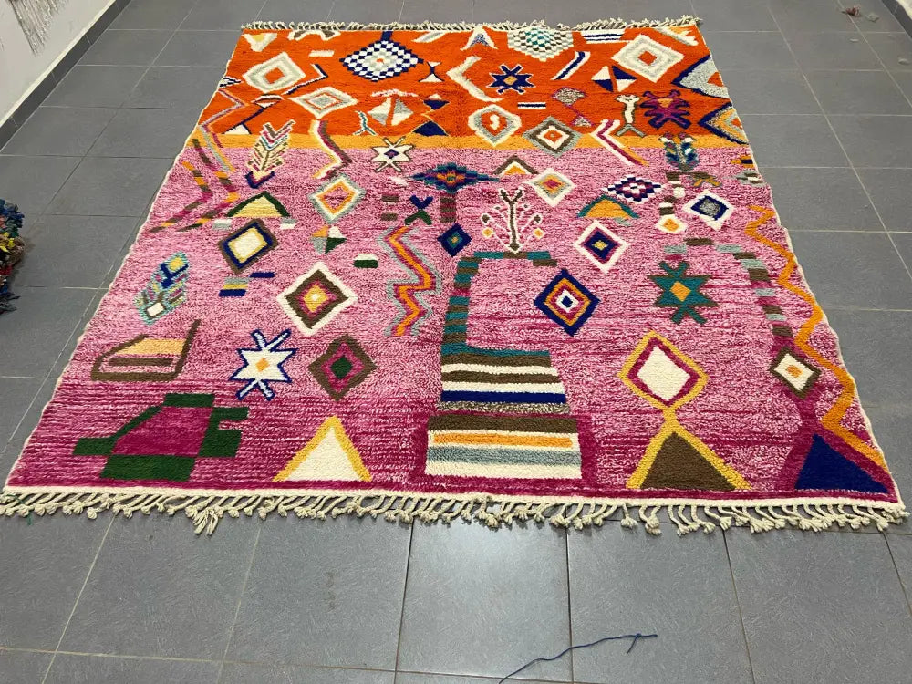 Vibrant orange to pink geometric-patterned moroccan handmade beni ouarain rug with multicolored wool and fringe edges